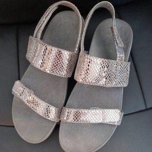Vionic Sliver Snakeskin Like Sandals